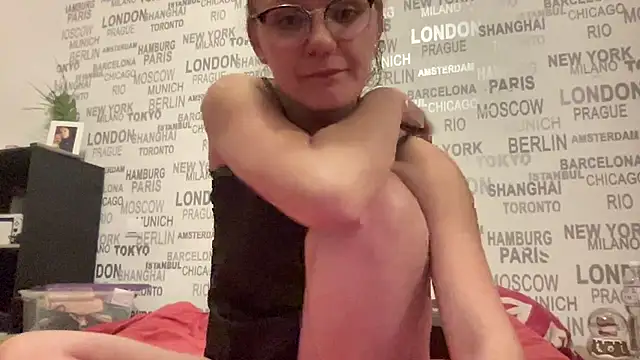 Ninafrisson online show from February 5, 10:46 pm