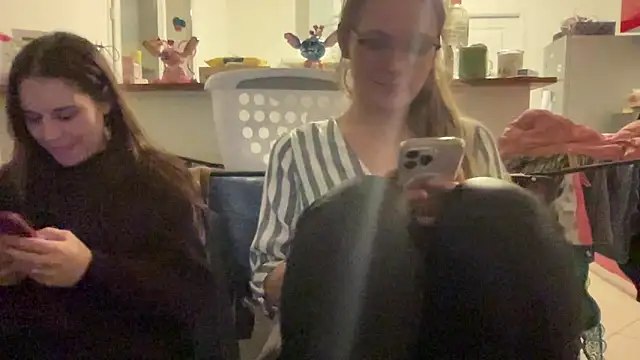 Ninafrisson online show from February 15, 11:04 pm