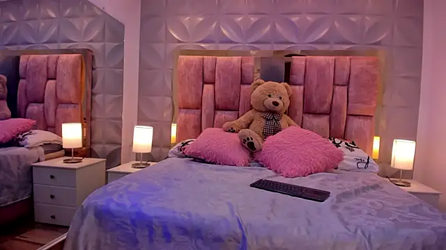 Paris Velvet online show from March 28, 10:30 pm