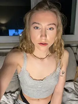 romyxxs online show from March 3, 8:15 pm