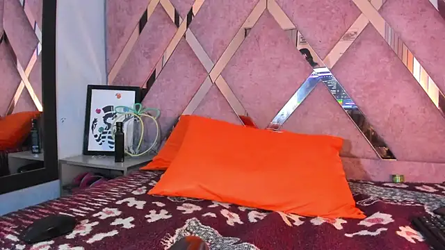 MeghanQueen   online show from March 27, 5:20 am