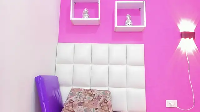 Roxy sexy69  online show from February 3, 5:17 pm