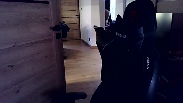 karlaluuvv online show from April 9, 4:45 pm