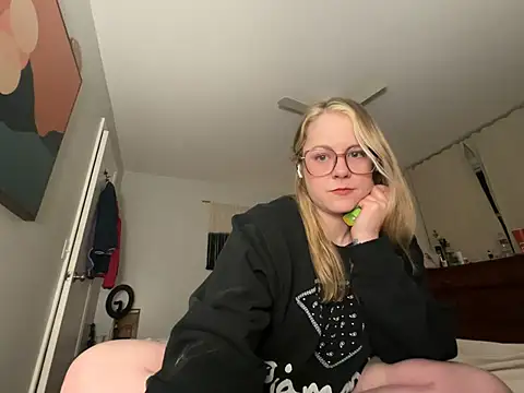 sweet sensual online show from March 15, 10:50 am