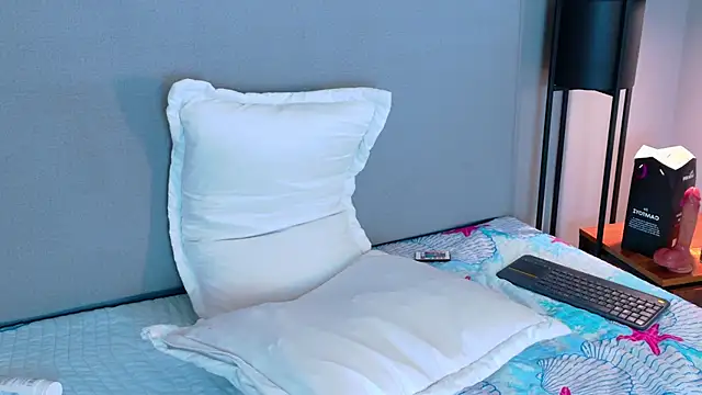 AngelIinHell online show from February 13, 2:30 pm