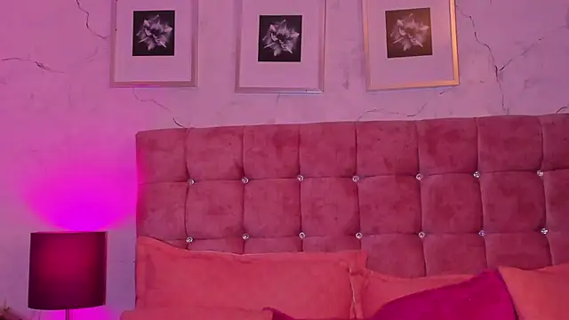 MiaaBlake  online show from April 5, 8:30 pm