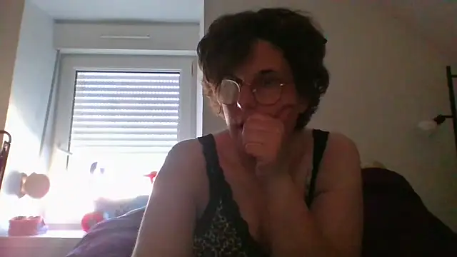 OIseauNoir88 online show from April 7, 3:58 pm