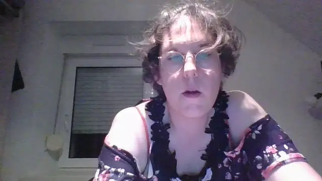 OIseauNoir88 online show from April 9, 7:08 pm