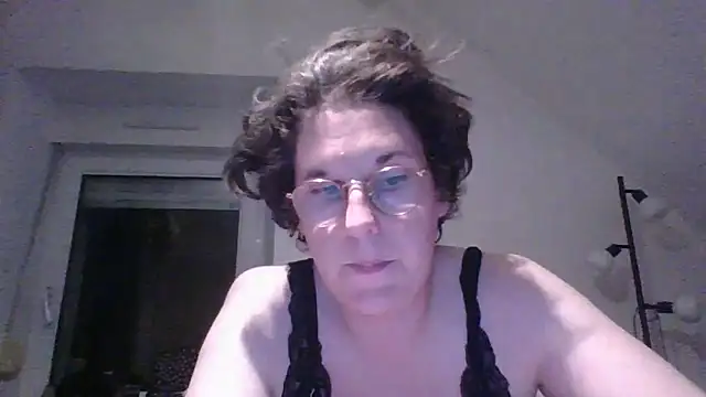 OIseauNoir88 online show from April 20, 7:17 pm