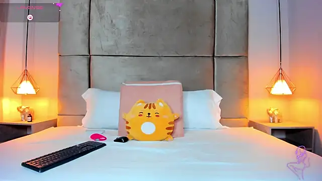 Zafiro11  online show from February 17, 12:04 pm