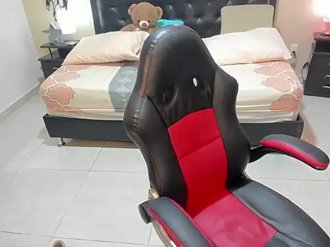 Mia Lover  online show from February 10, 4:59 am