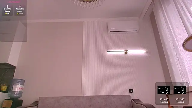 jjasleen0 online show from February 21, 5:41 am