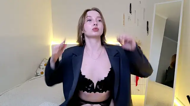 CandiceKingzzz online show from February 17, 2:05 pm