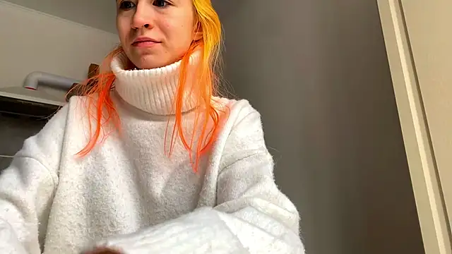 EmilyHein online show from February 12, 8:05 am