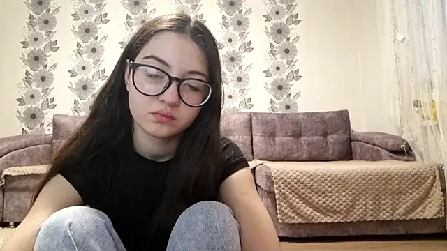 ZyntraLoom online show from February 8, 1:26 pm