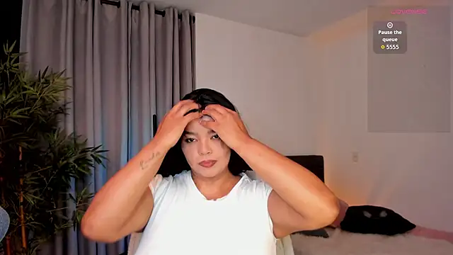 moonhelen online show from February 20, 9:33 am