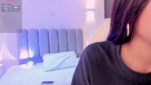 CarolineFyre online show from February 20, 1:23 pm