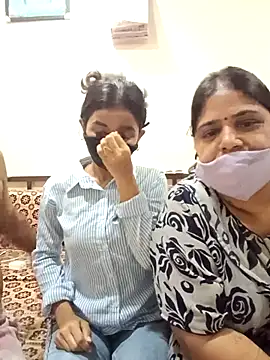 HoneyHush online show from April 24, 9:23 am