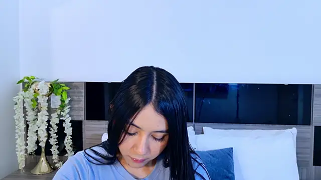 AlisonLamer online show from March 11, 12:31 pm