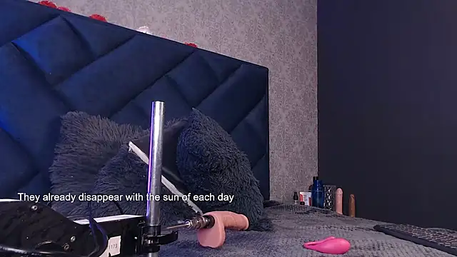 Lia tomson online show from April 17, 9:50 pm