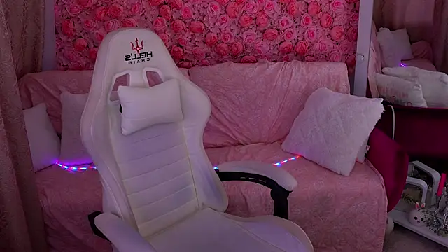 KristiFoxy online show from March 8, 6:39 am