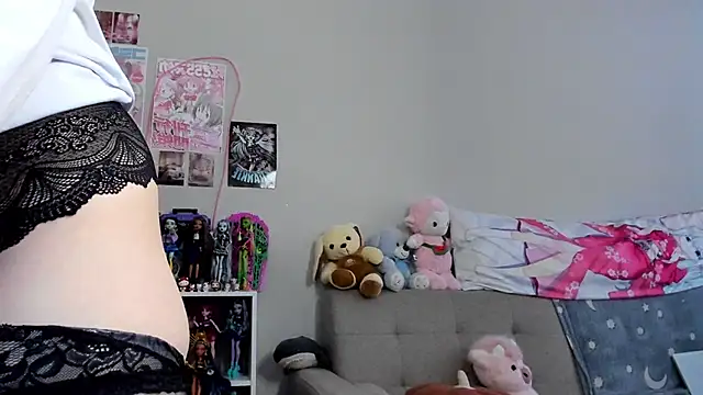 MollysLand online show from March 31, 8:36 am