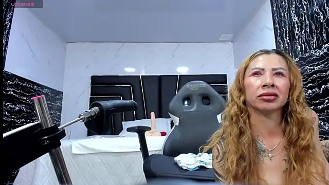 Ladyy Scarlett online show from June 3, 2:45 am