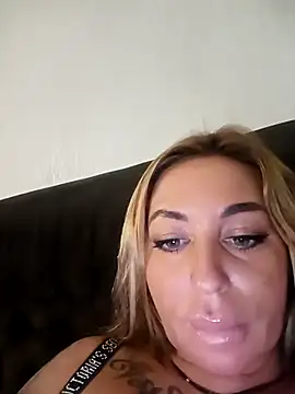 MiaMooly online show from November 5, 5:18 pm