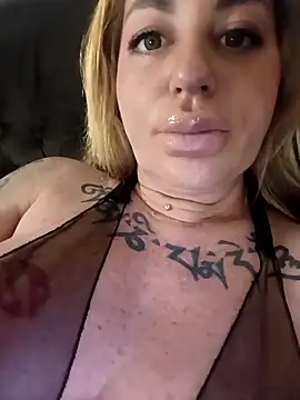 MiaMooly online show from April 18, 8:09 pm