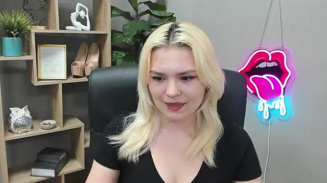 SweetLilyxo online show from March 7, 7:37 am