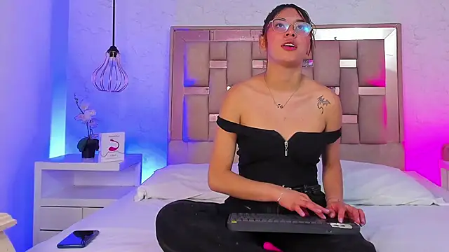 ChloeSteele online show from February 12, 4:47 am