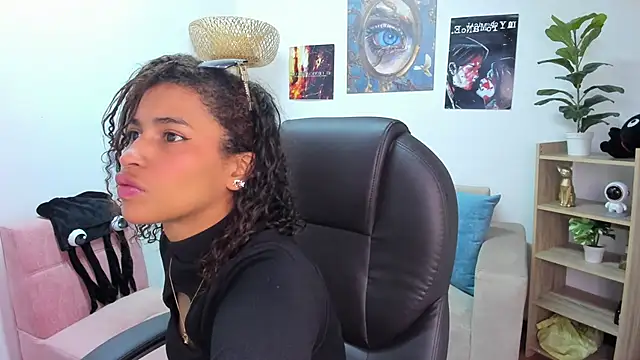 MoonRose   online show from April 4, 4:06 pm