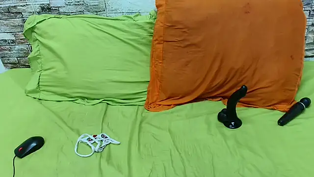 ExoticLenny32 online show from March 7, 3:02 am