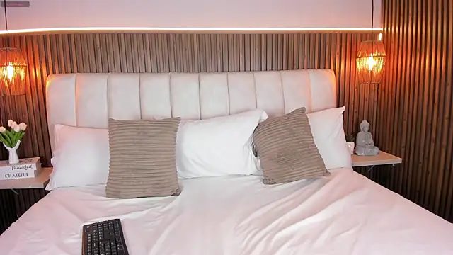 LisaLain online show from March 2, 12:12 pm