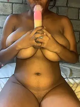 shybunnyvibe online show from February 6, 5:05 pm
