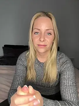 emily-becker22 online show from April 7, 3:47 pm