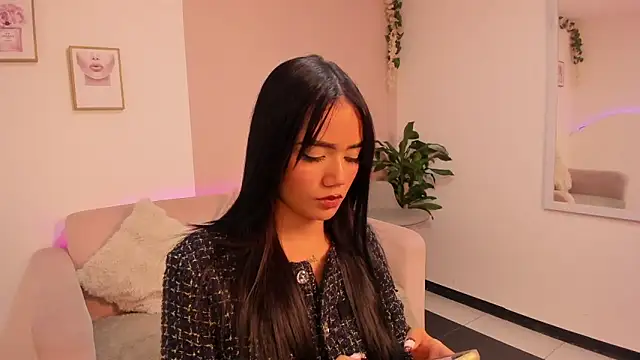 Mila jenner online show from February 25, 12:04 pm