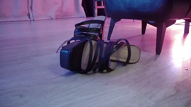 bellaskeykeeper online show from February 27, 11:10 am