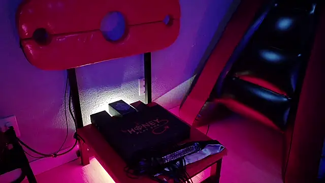 bellaskeykeeper online show from February 11, 2:07 pm