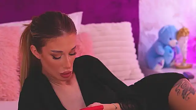 EllinaNuria online show from March 27, 5:42 am