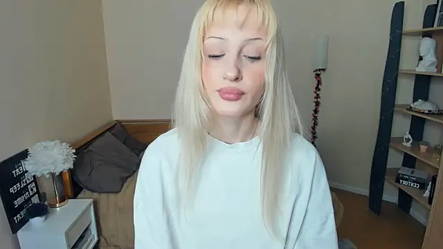 LolaStusse online show from March 3, 7:47 am