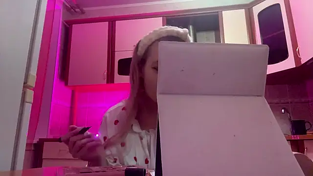 MiaBerlateen online show from February 25, 7:23 pm