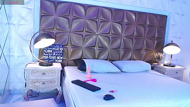 LunaJohns online show from March 31, 1:00 pm