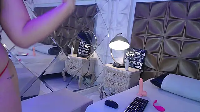 LunaJohns online show from March 28, 12:59 pm