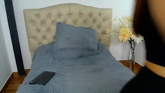 Kitty f00x online show from March 13, 8:10 pm