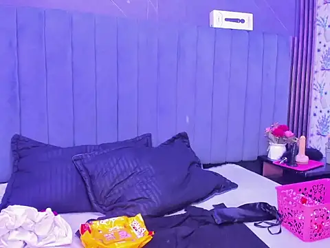 TiffanyDream8 online show from April 16, 9:25 pm