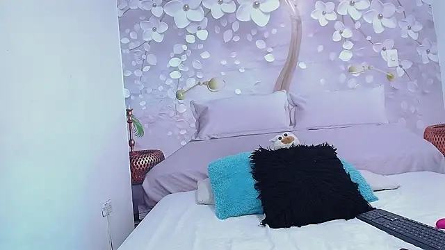 evelin 24  online show from March 25, 8:12 pm