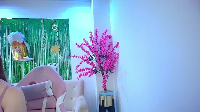 Chloe dolly online show from March 18, 11:15 am