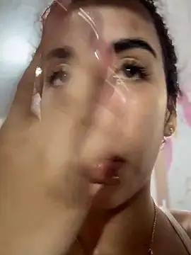 Woo isDaphne online show from March 23, 11:11 pm