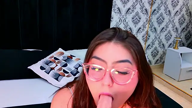 Mia Reize online show from February 27, 1:00 pm